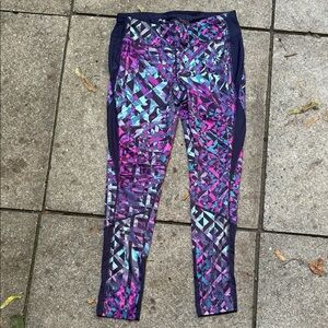 Avia Colorful Geometric Pattern Workout Leggings. Size Medium